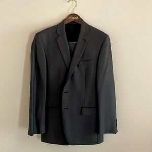 Men’s Gray/Charcoal Suit 38R Jacket and 34x30 pants slim fit.